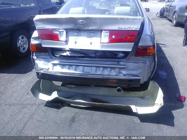 JT2BG22K210603461 - 2001 TOYOTA CAMRY CE/LE/XLE 灰色 照片 6