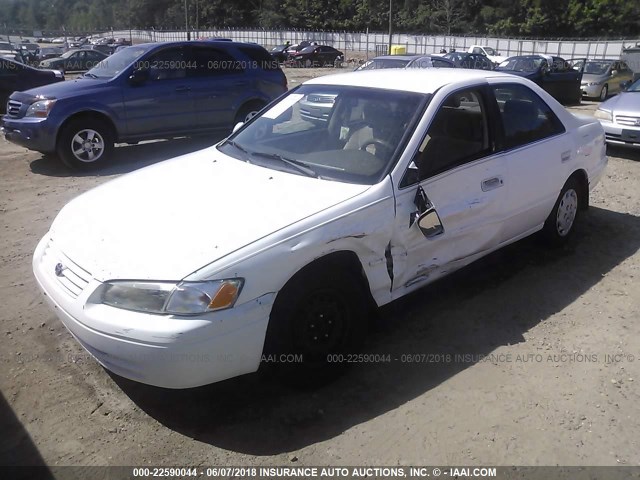 4T1BG22K7WU358210 - 1998 TOYOTA CAMRY CE/LE/XLE WHITE photo 2