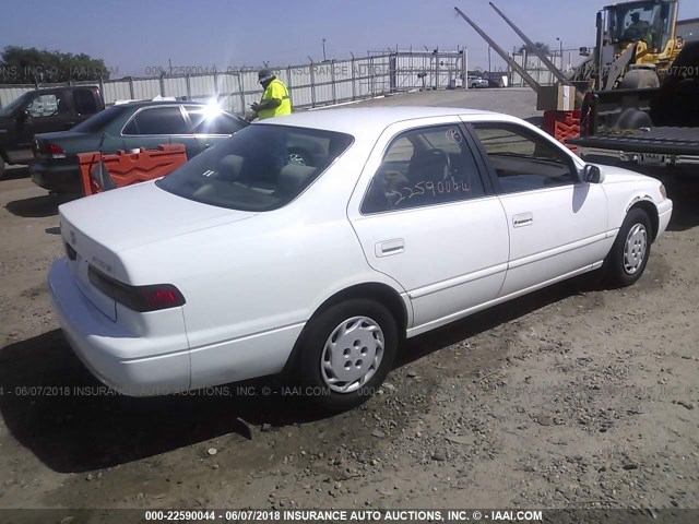 4T1BG22K7WU358210 - 1998 TOYOTA CAMRY CE/LE/XLE WHITE photo 4