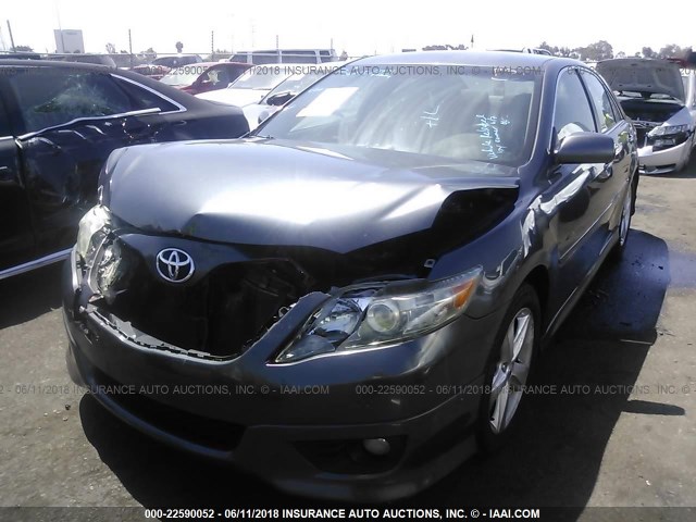 4T1BF3EK4AU097888 - 2010 TOYOTA CAMRY SE/LE/XLE GRAY photo 2