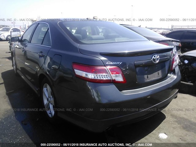 4T1BF3EK4AU097888 - 2010 TOYOTA CAMRY SE/LE/XLE GRAY photo 3