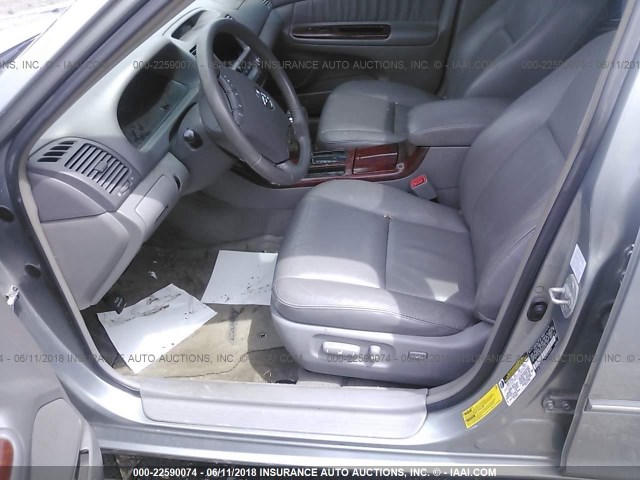 4T1BF30K95U597140 - 2005 TOYOTA CAMRY LE/XLE/SE 灰色 照片 5