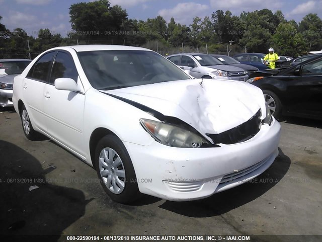 4T1BE32K55U590511 - 2005 TOYOTA CAMRY LE/XLE/SE თეთრი ფოტო 1