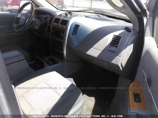 1A8HX58N18F106602 - 2008 CHRYSLER ASPEN LIMITED SILVER photo 5