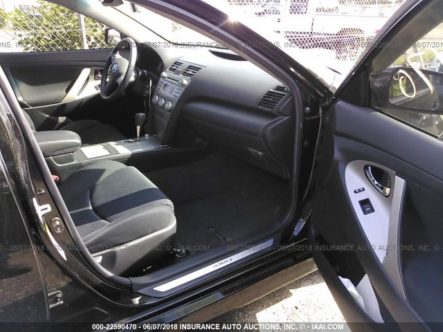 4T1BF3EK3BU204446 - 2011 TOYOTA CAMRY SE/LE/XLE BLACK photo 5