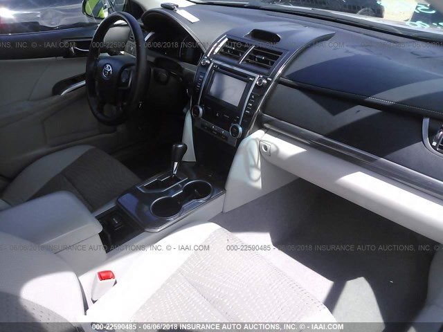 4T1BD1FK0CU055066 - 2012 TOYOTA CAMRY HYBRID/LE/XLE 银色 照片 5