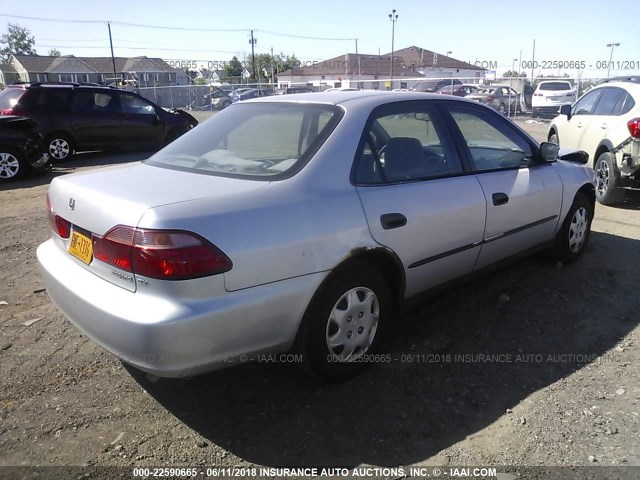 1HGCF8647YA138937 - 2000 HONDA ACCORD DX SILVER photo 4