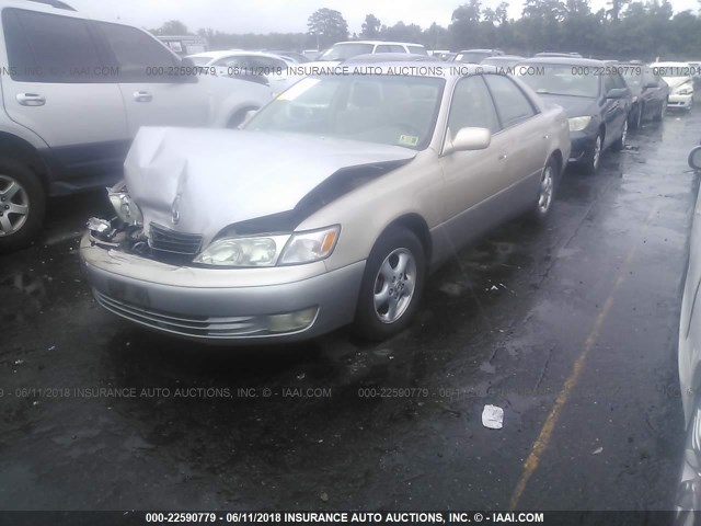 JT8BF28G3W5032715 - 1998 LEXUS ES 300 GOLD photo 2