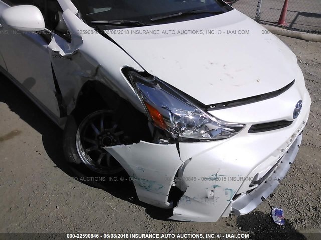 JTDZN3EU6HJ064152 - 2017 TOYOTA PRIUS V WHITE photo 6