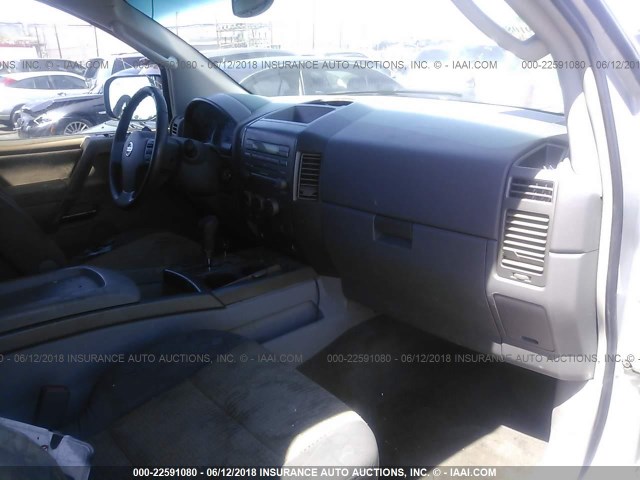 1N6AA07A64N514263 - 2004 NISSAN TITAN XE/SE/LE SILVER photo 5