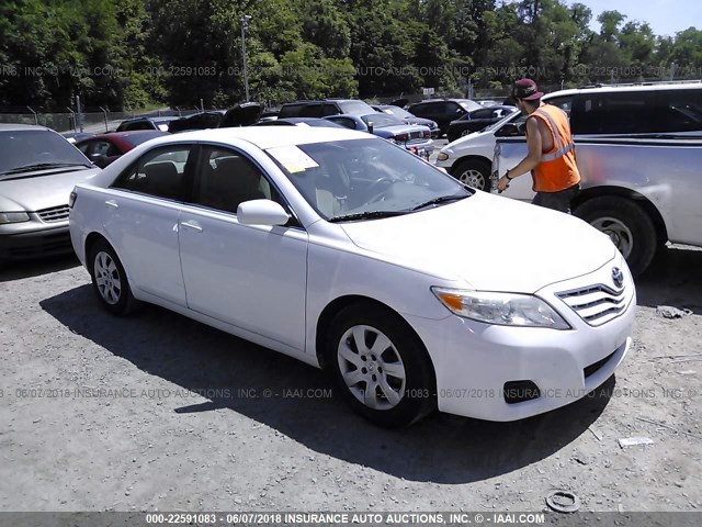 4T1BF3EK8BU592127 - 2011 TOYOTA CAMRY SE/LE/XLE WHITE photo 1