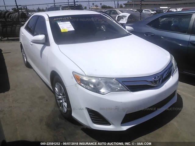 4T1BF1FK0CU186847 - 2012 TOYOTA CAMRY SE/LE/XLE 白色 照片 1