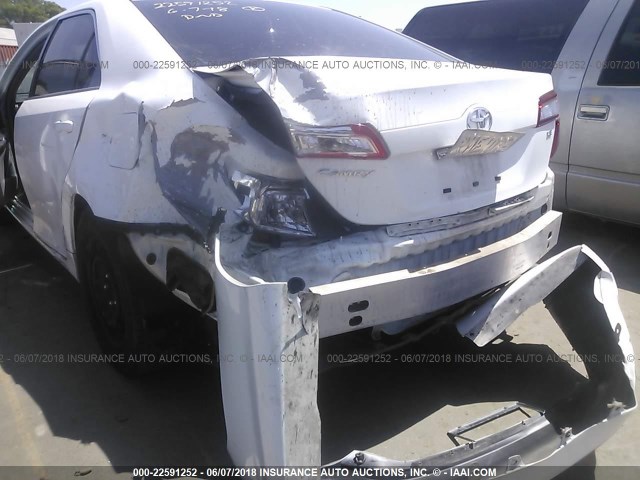 4T1BF1FK0CU186847 - 2012 TOYOTA CAMRY SE/LE/XLE 白色 照片 6