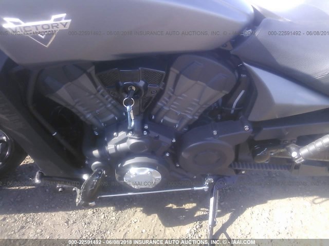 5VPFTB002H3000851 - 2017 VICTORY MOTORCYCLES OCTANE GRAY photo 9