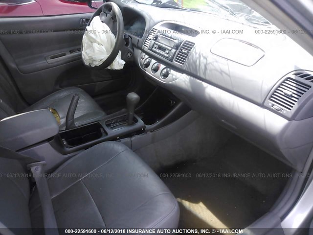 4T1BE32K54U840490 - 2004 TOYOTA CAMRY LE/XLE/SE 黑色 照片 5