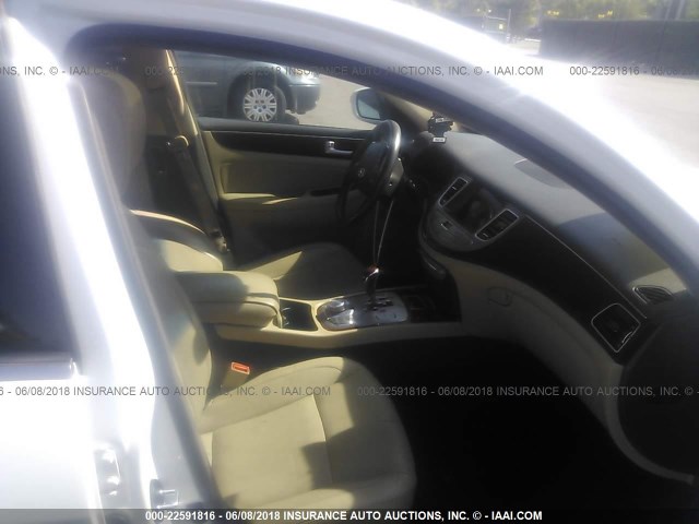 KMHGC4DD7CU208377 - 2012 HYUNDAI GENESIS 3.8L WHITE photo 5