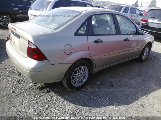 1FAHP34N07W159040 - 2007 FORD FOCUS ZX4/S/SE/SES 金色 照片 4