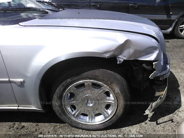 2C3AA63H05H612387 - 2005 CHRYSLER 300C SILVER photo 6