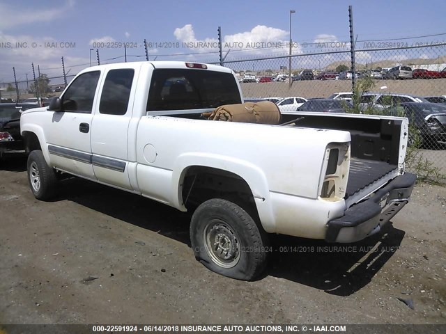 2GCEK19B951280846 - 2005 CHEVROLET SILVERADO K1500 WHITE photo 3