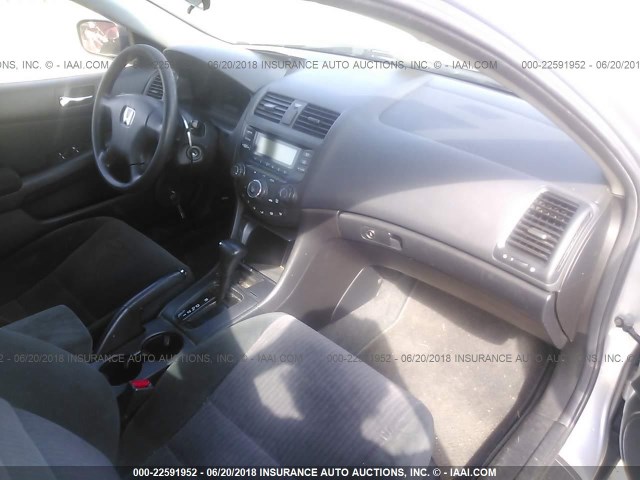 1HGCM56175A177310 - 2005 HONDA ACCORD DX SILVER photo 5