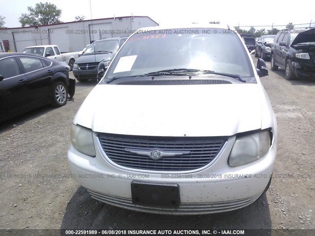 2C4GP44362R537406 - 2002 CHRYSLER TOWN & COUNTRY LX WHITE photo 6