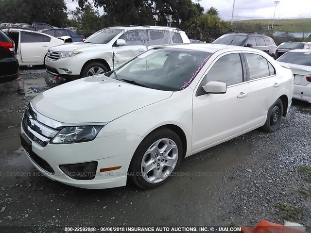 3FAHP0HA9BR199585 - 2011 FORD FUSION SE WHITE photo 2