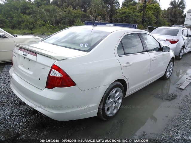 3FAHP0HA9BR199585 - 2011 FORD FUSION SE WHITE photo 4