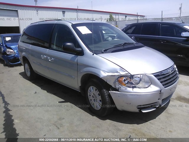 2C4GP44R15R212977 - 2005 CHRYSLER TOWN & COUNTRY LX SILVER photo 1