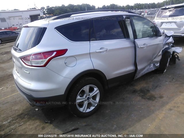 1FMCU0G93GUB79137 - 2016 FORD ESCAPE SE SILVER photo 4