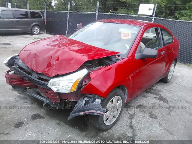 1FAHP32N18W178359 - 2008 FORD FOCUS S/SE RED photo 2