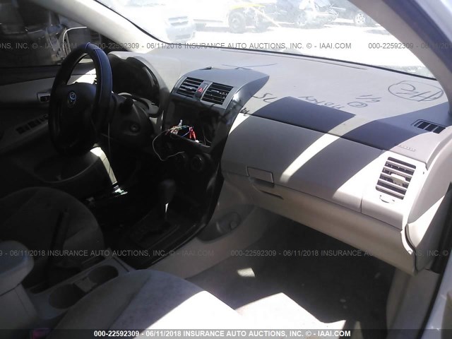 JTDBL40E599073375 - 2009 TOYOTA COROLLA LE/XLE WHITE photo 5