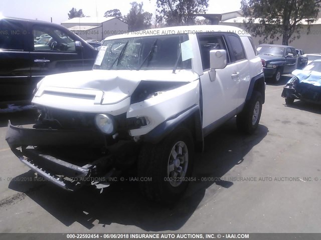 JTEZU4BF3AK009345 - 2010 TOYOTA FJ CRUISER WHITE photo 2