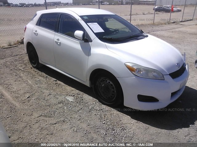 2T1KU4EEXAC255576 - 2010 TOYOTA COROLLA MATRIX  WHITE photo 1