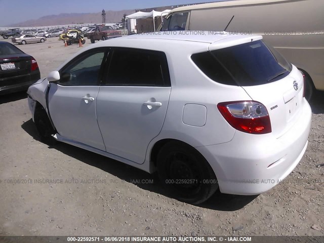 2T1KU4EEXAC255576 - 2010 TOYOTA COROLLA MATRIX  WHITE photo 3