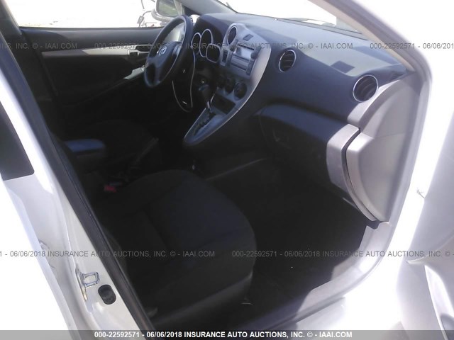 2T1KU4EEXAC255576 - 2010 TOYOTA COROLLA MATRIX  WHITE photo 5