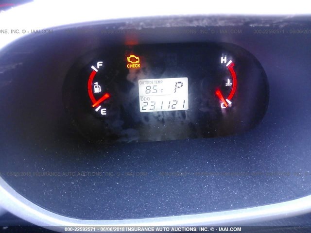 2T1KU4EEXAC255576 - 2010 TOYOTA COROLLA MATRIX  WHITE photo 7