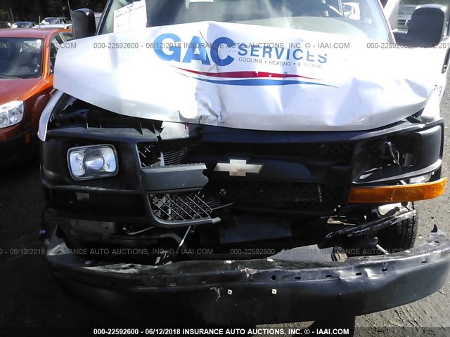 1GCWGFBA0B1138469 - 2011 CHEVROLET EXPRESS G2500  SILVER photo 6