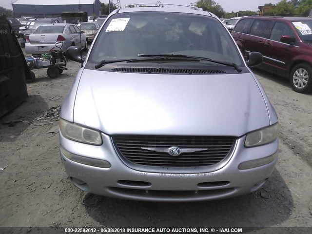 1C4GP64L1YB573801 - 2000 CHRYSLER TOWN & COUNTRY LIMITED SILVER photo 6