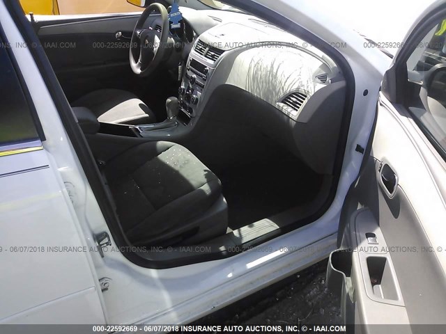1G1ZB5E06CF216078 - 2012 CHEVROLET MALIBU LS WHITE photo 5