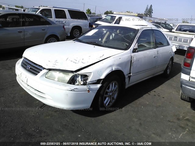 JT2BF28K3Y0238390 - 2000 TOYOTA CAMRY LE/XLE WHITE photo 2