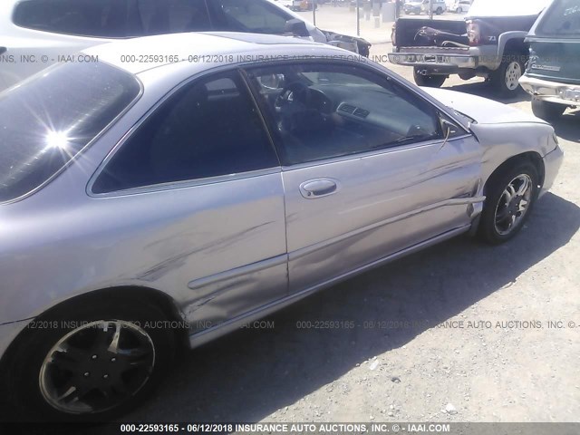 19UYA3244WL002196 - 1998 ACURA 2.3CL SILVER photo 6