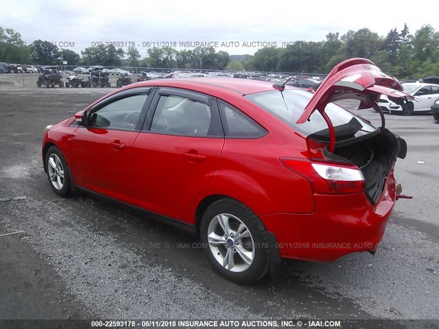 1FAHP3F28CL361574 - 2012 FORD FOCUS SE RED photo 3