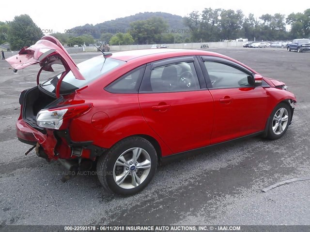 1FAHP3F28CL361574 - 2012 FORD FOCUS SE RED photo 4