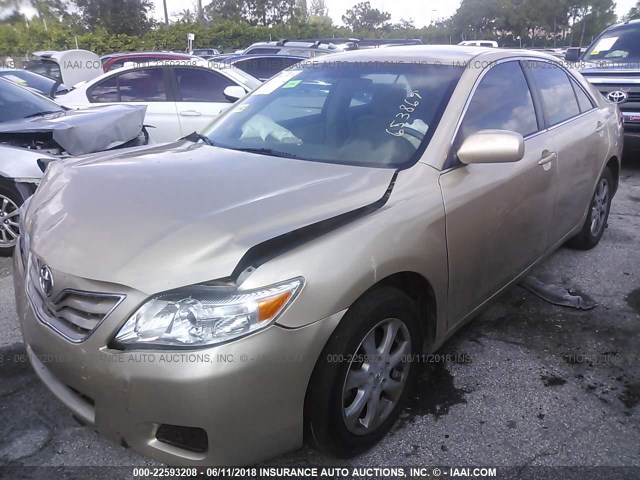 4T1BF3EK2BU653889 - 2011 TOYOTA CAMRY SE/LE/XLE ოქროსფერი ფოტო 2