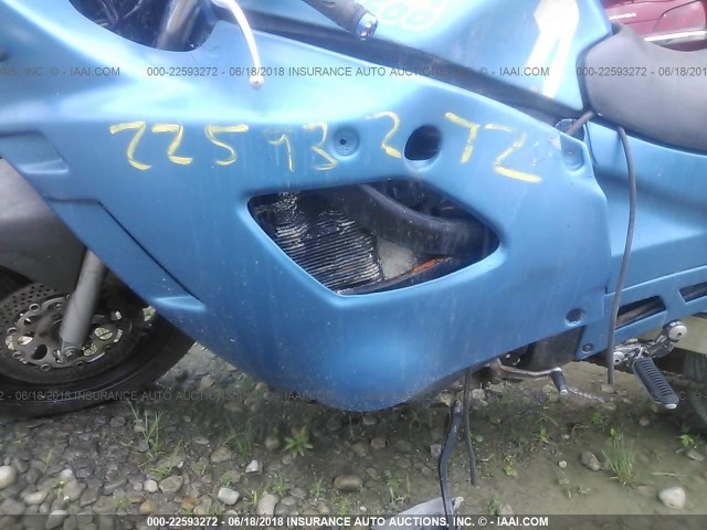 JS1GN72A2L2103079 - 1990 SUZUKI GSX600 F BLUE photo 9