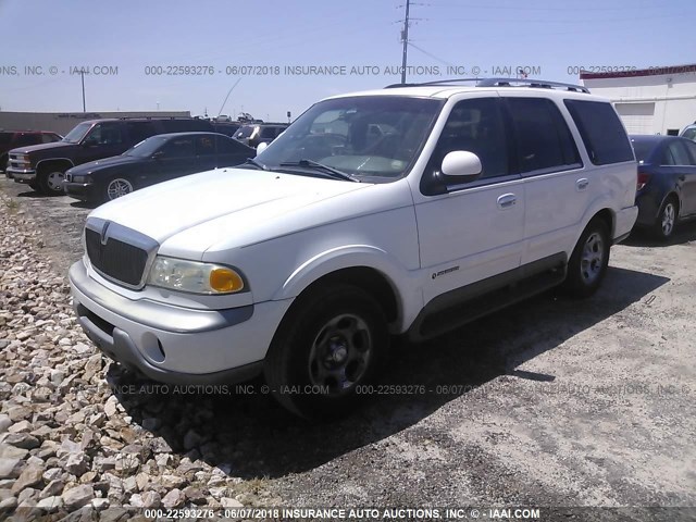 5LMPU28L1WLJ29605 - 1998 LINCOLN NAVIGATOR WHITE photo 2
