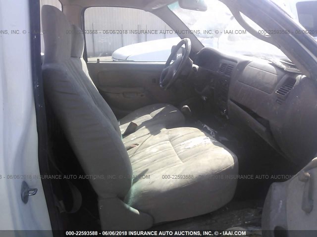 5TENL42N51Z765168 - 2001 TOYOTA TACOMA WHITE photo 5