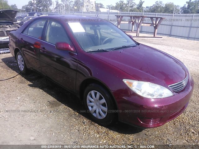 4T1BE32K45U395418 - 2005 TOYOTA CAMRY LE/XLE/SE მუქწითელი ფოტო 1