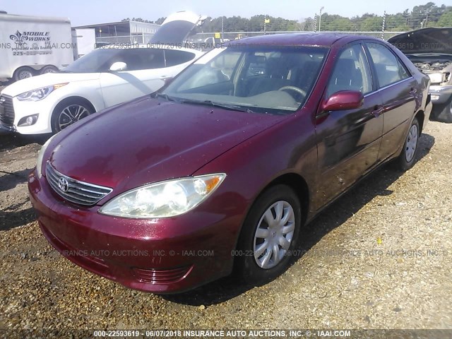 4T1BE32K45U395418 - 2005 TOYOTA CAMRY LE/XLE/SE მუქწითელი ფოტო 2