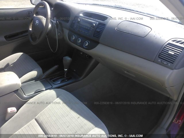 4T1BE32K45U395418 - 2005 TOYOTA CAMRY LE/XLE/SE მუქწითელი ფოტო 5